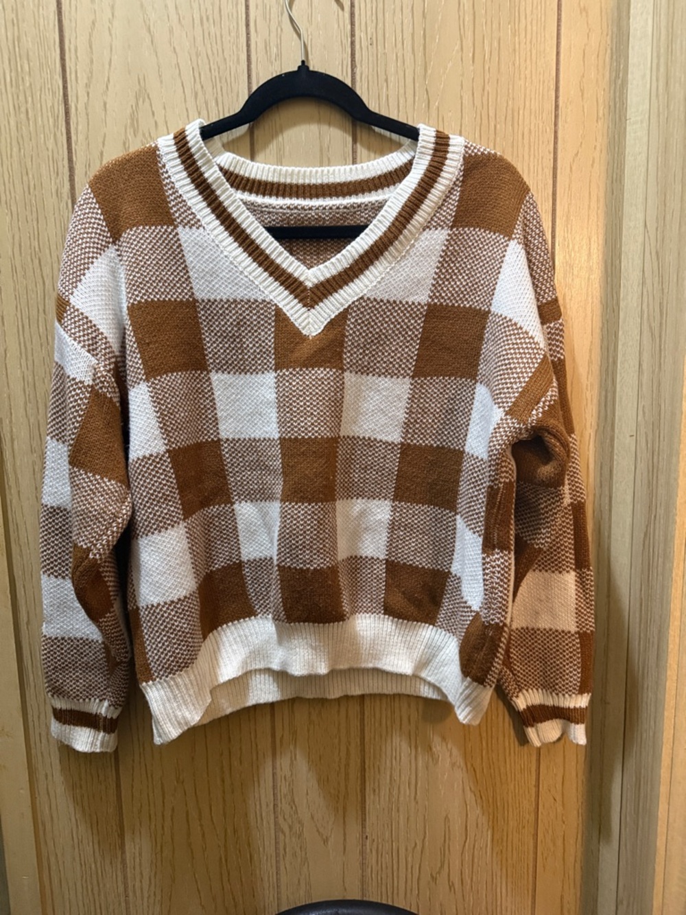 5/$20 - Women’s V-Neck Brown & Cream Check Sweater